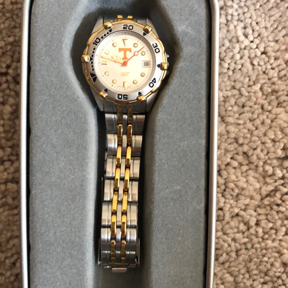 UT watch - Picture 2 of 2